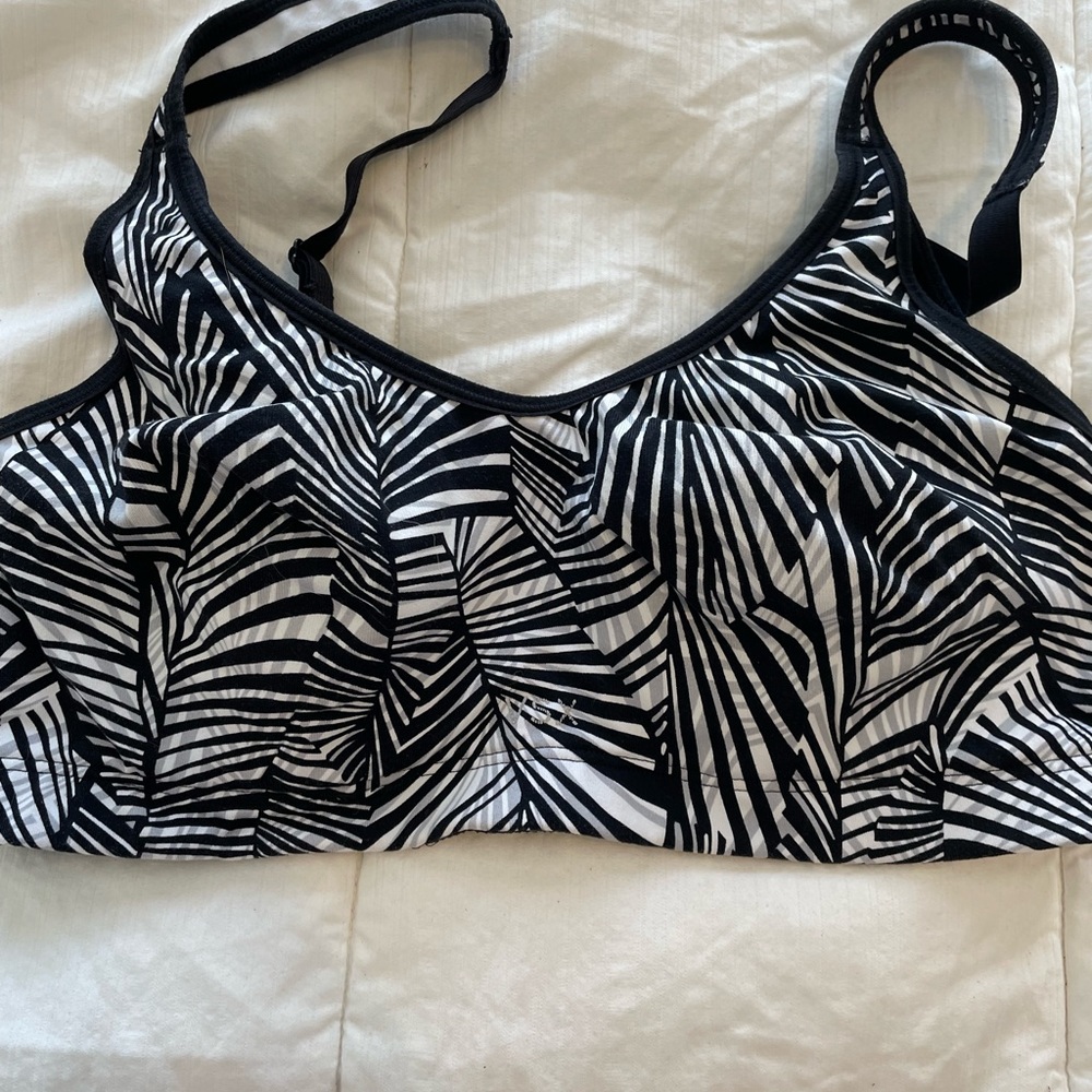Victoria’s Secret Sports Bra 34D